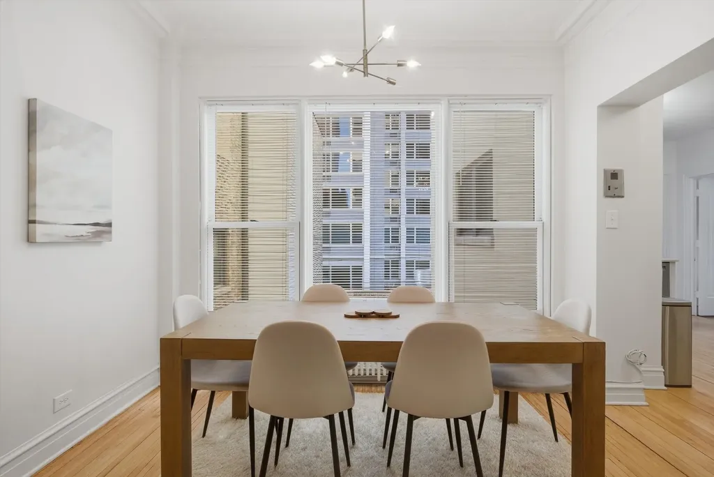 707 West Junior Terrace Chicago IL 60613