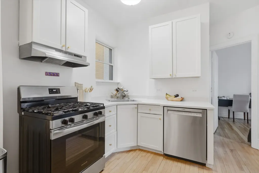 707 West Junior Terrace Chicago IL 60613