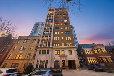 707 West Junior Terrace Chicago IL 60613