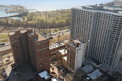 707 West Junior Terrace Chicago IL 60613