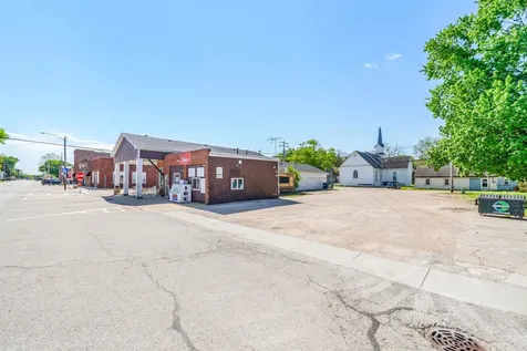 207 W Si Johnson Street Sheridan IL 60551
