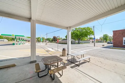207 W Si Johnson Street Sheridan IL 60551