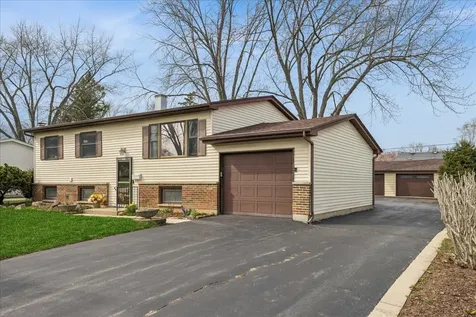 18508 West Woodland Terrace Gurnee IL 60031