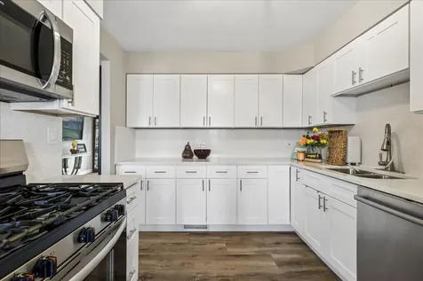 18508 West Woodland Terrace Gurnee IL 60031