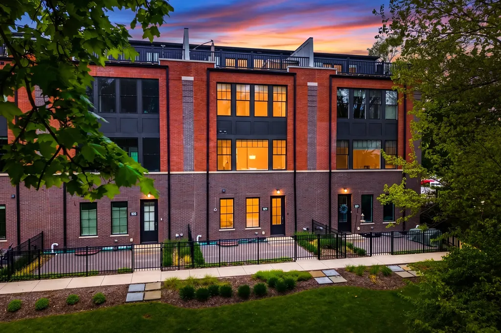924 East Chicago Avenue Naperville IL 60540