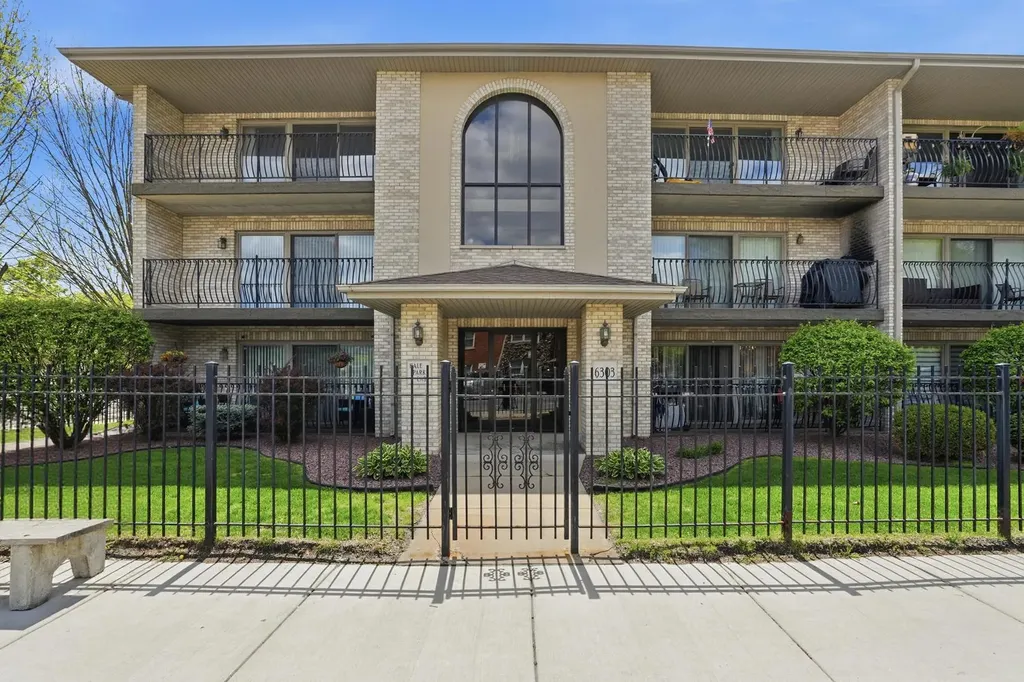 6303 West 63rd Street Chicago IL 60638