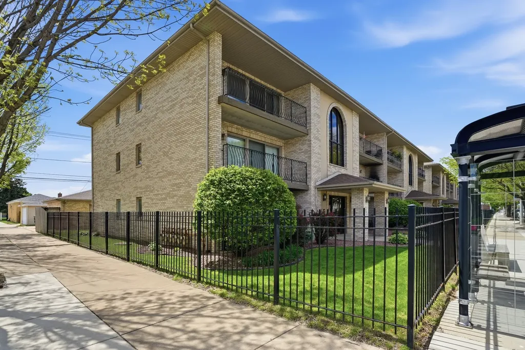 6303 West 63rd Street Chicago IL 60638