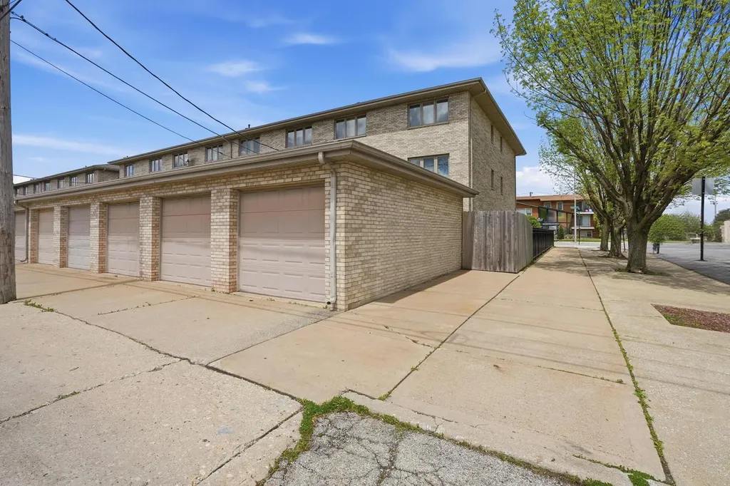 6303 West 63rd Street Chicago IL 60638