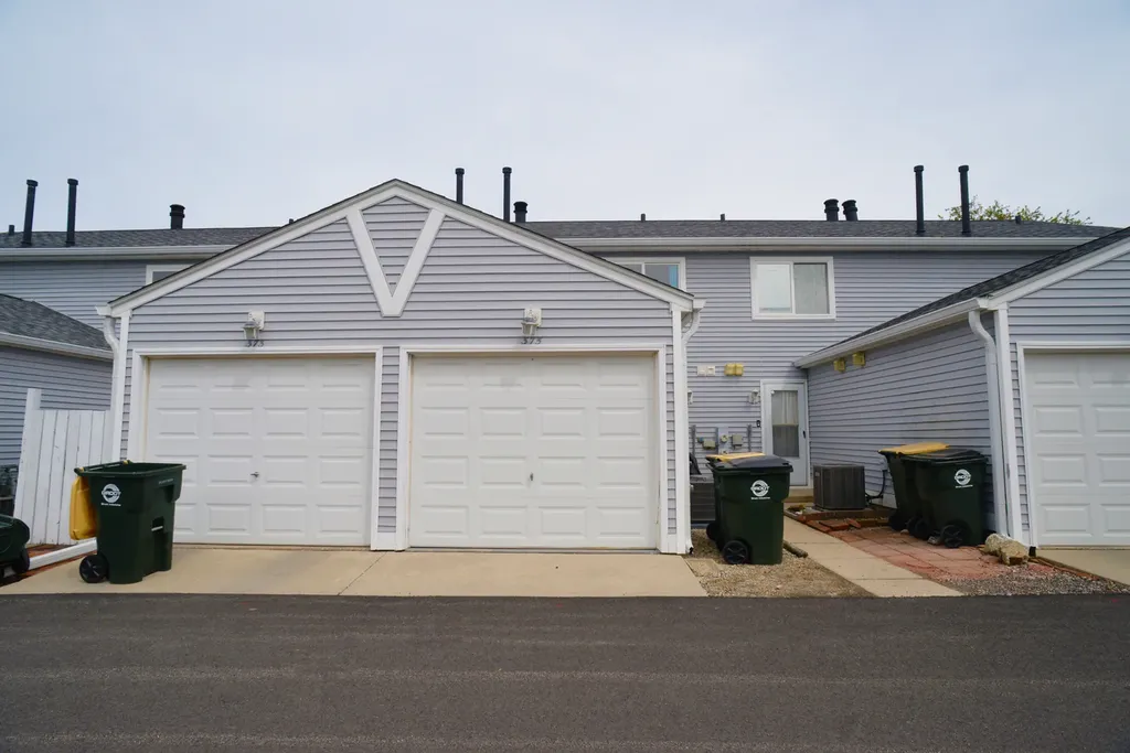 375 Meadow Green Lane Round Lake Beach IL 60073