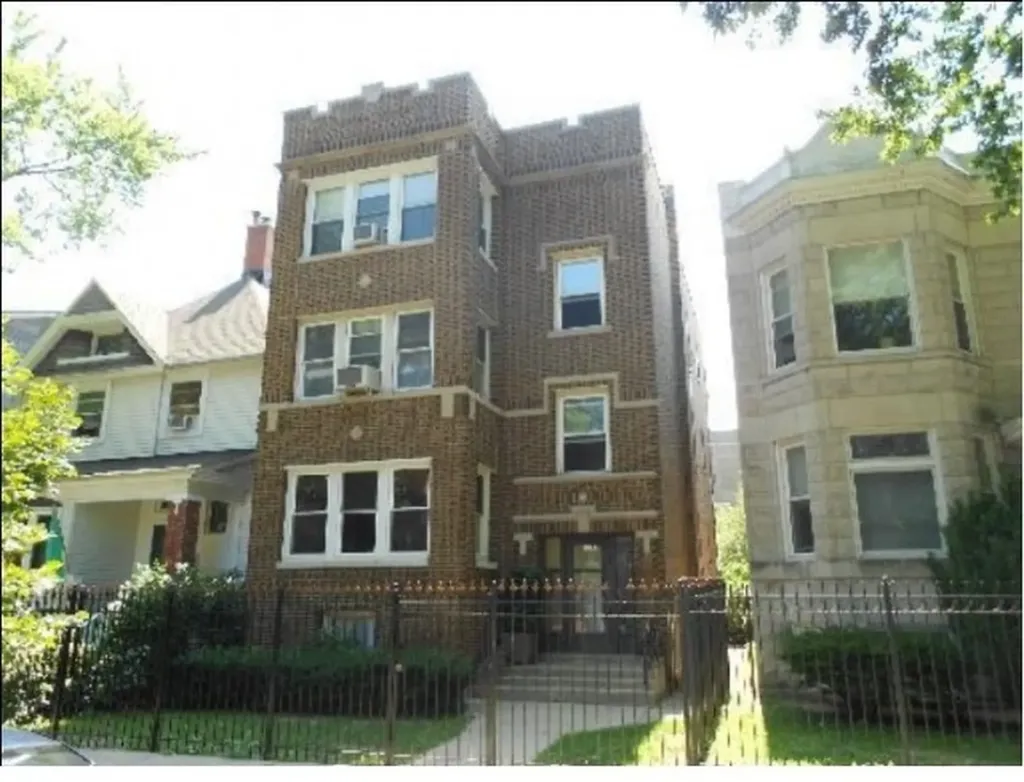1319 West Early Avenue Chicago IL 60660