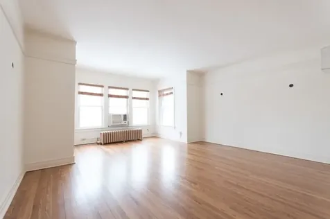 1319 West Early Avenue Chicago IL 60660