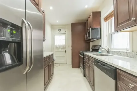 1319 West Early Avenue Chicago IL 60660
