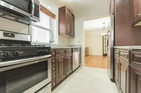 1319 West Early Avenue Chicago IL 60660