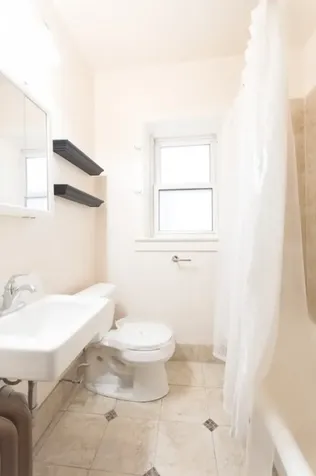 1319 West Early Avenue Chicago IL 60660