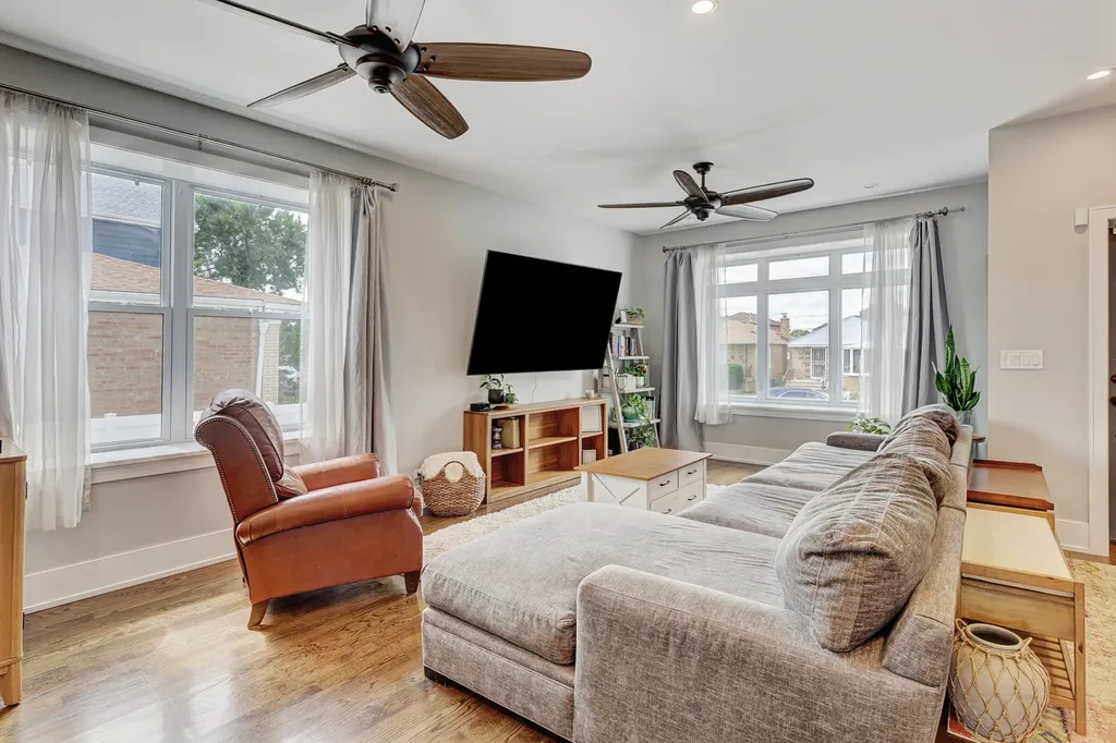 5347 South Melvina Avenue Chicago IL 60638