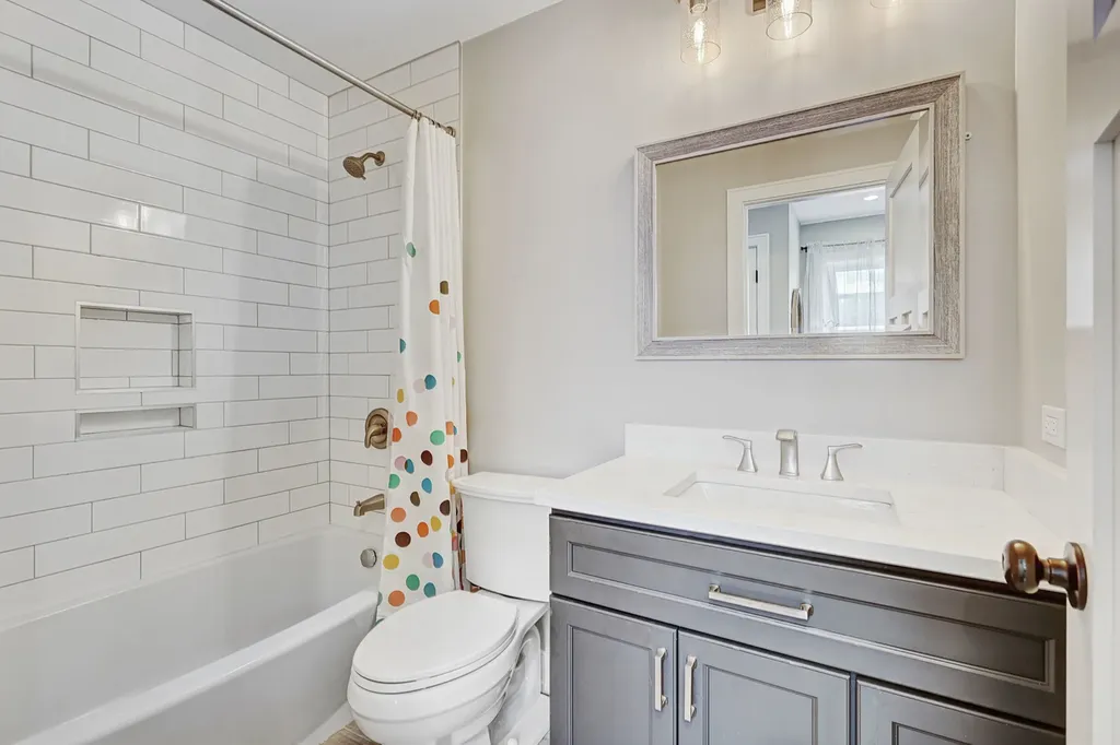 5347 South Melvina Avenue Chicago IL 60638