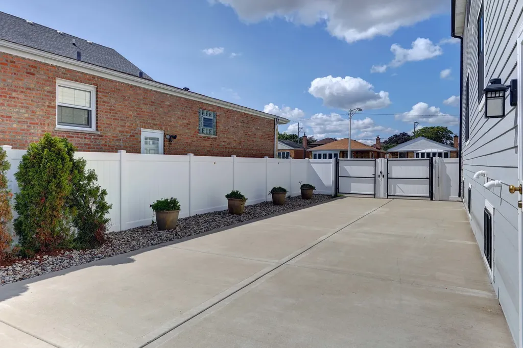 5347 South Melvina Avenue Chicago IL 60638