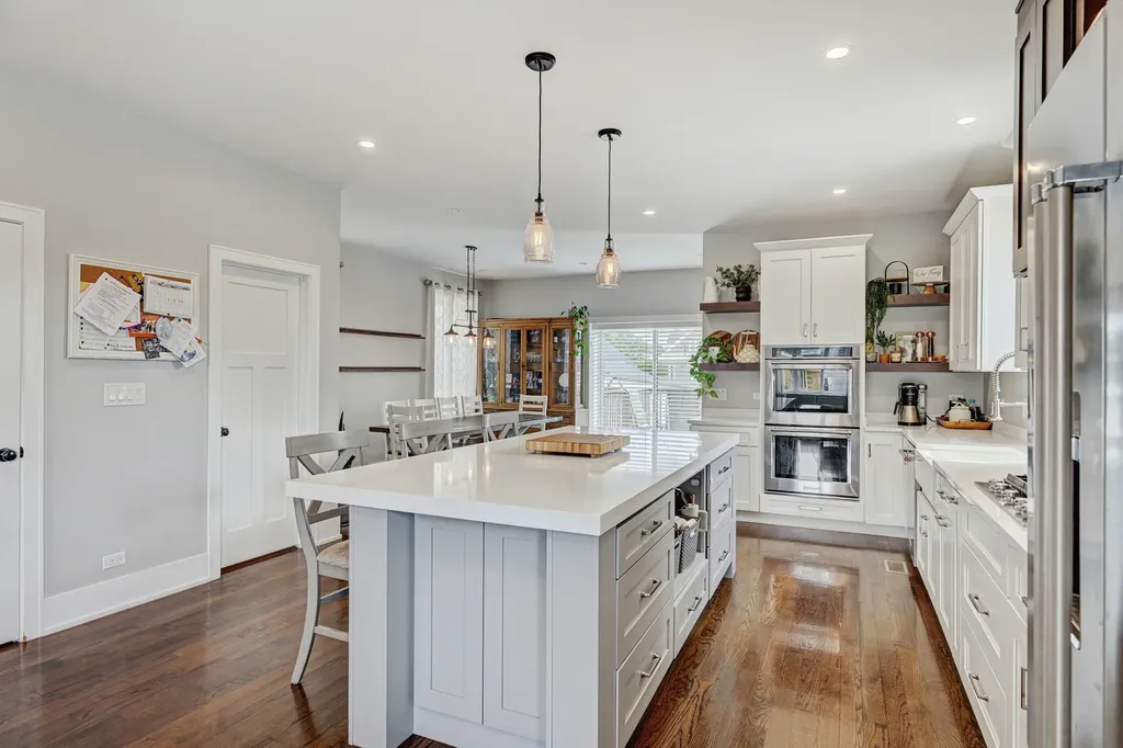 5347 South Melvina Avenue Chicago IL 60638