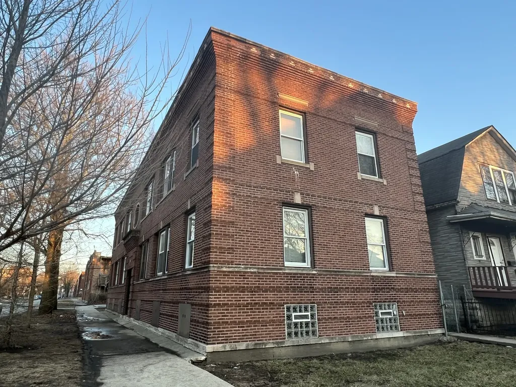 2707 East 78th Street Chicago IL 60649