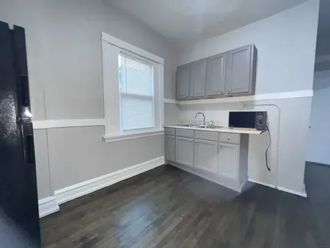 2707 East 78th Street Chicago IL 60649