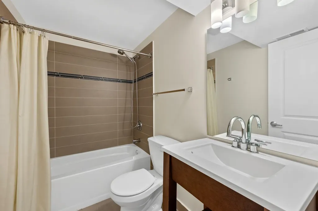 1615 West Ohio Street Chicago IL 60622