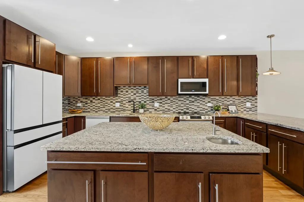 1615 West Ohio Street Chicago IL 60622