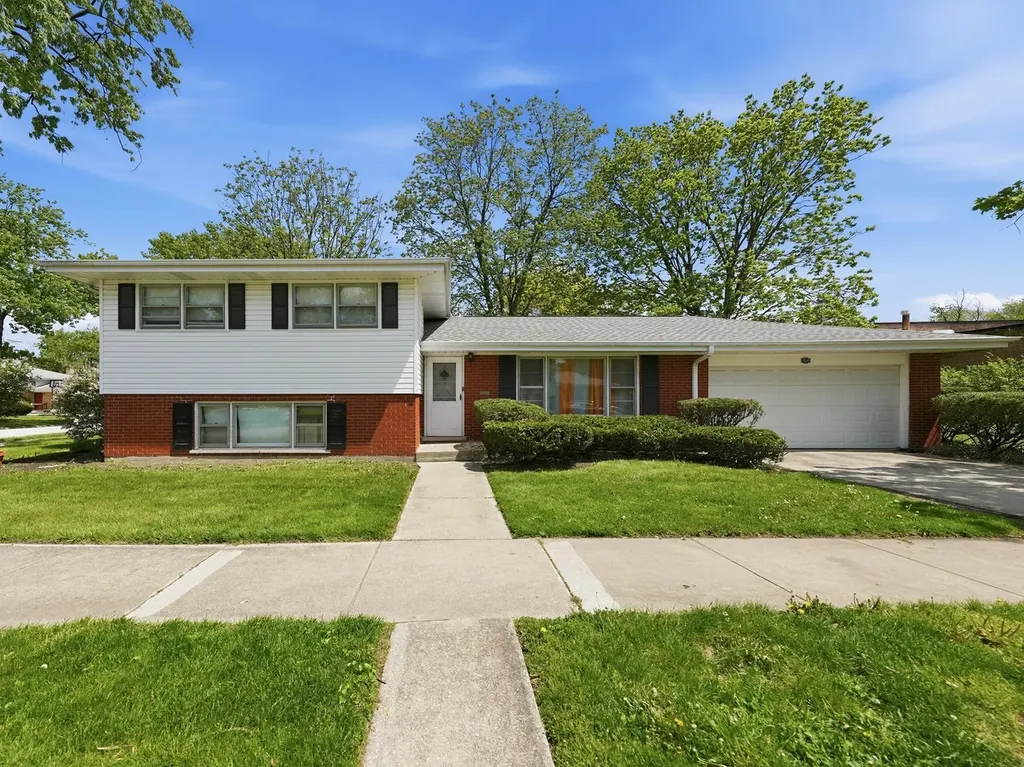 18345 Pierce Avenue Homewood IL 60430
