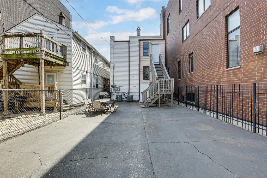 1468 West Ohio Street Chicago IL 60642