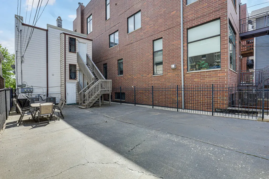 1468 West Ohio Street Chicago IL 60642
