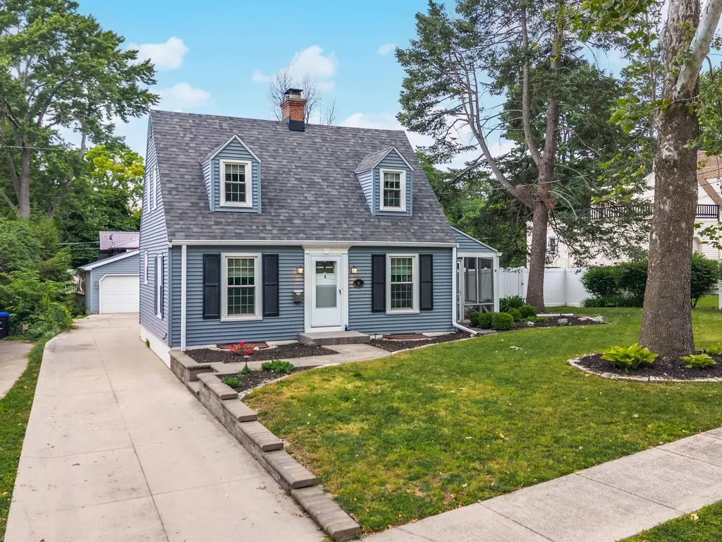 12 Norbloom Avenue Bloomington IL 61701