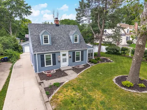 12 Norbloom Avenue Bloomington IL 61701