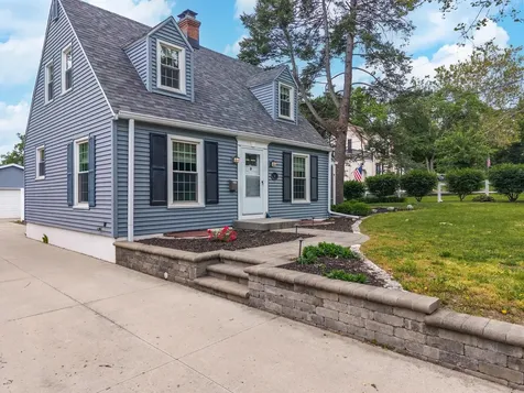 12 Norbloom Avenue Bloomington IL 61701