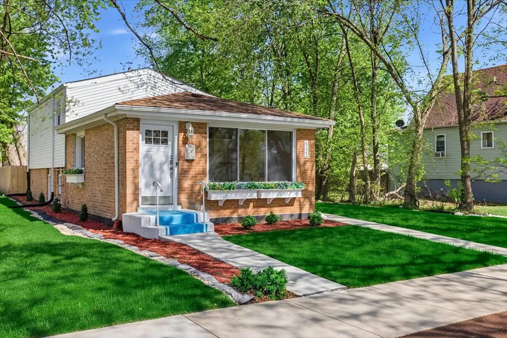 6323 South Wood Street Chicago IL 60636