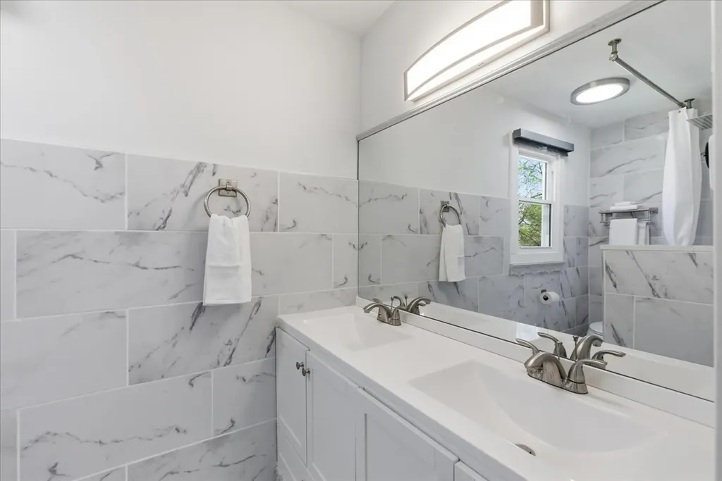 6323 South Wood Street Chicago IL 60636