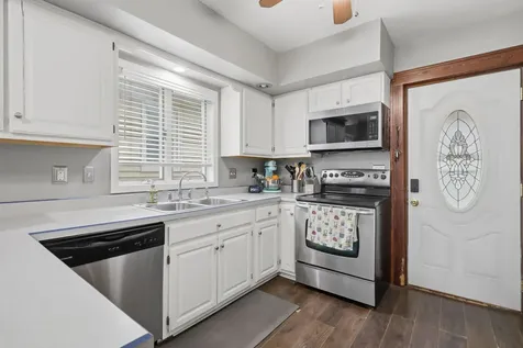 714 23RD Avenue East Moline IL 61244