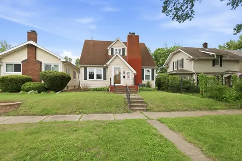 714 23RD Avenue East Moline IL 61244