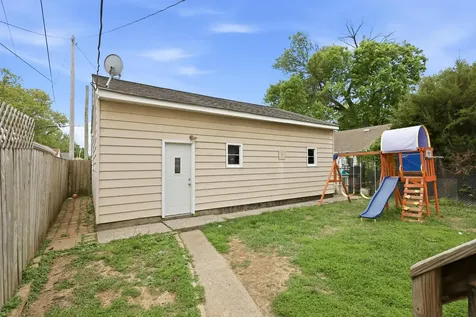 714 23RD Avenue East Moline IL 61244