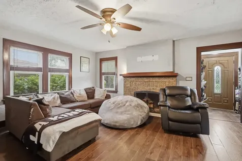 714 23RD Avenue East Moline IL 61244