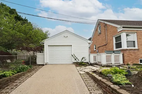 2431 West Ridgeland Avenue Waukegan IL 60085