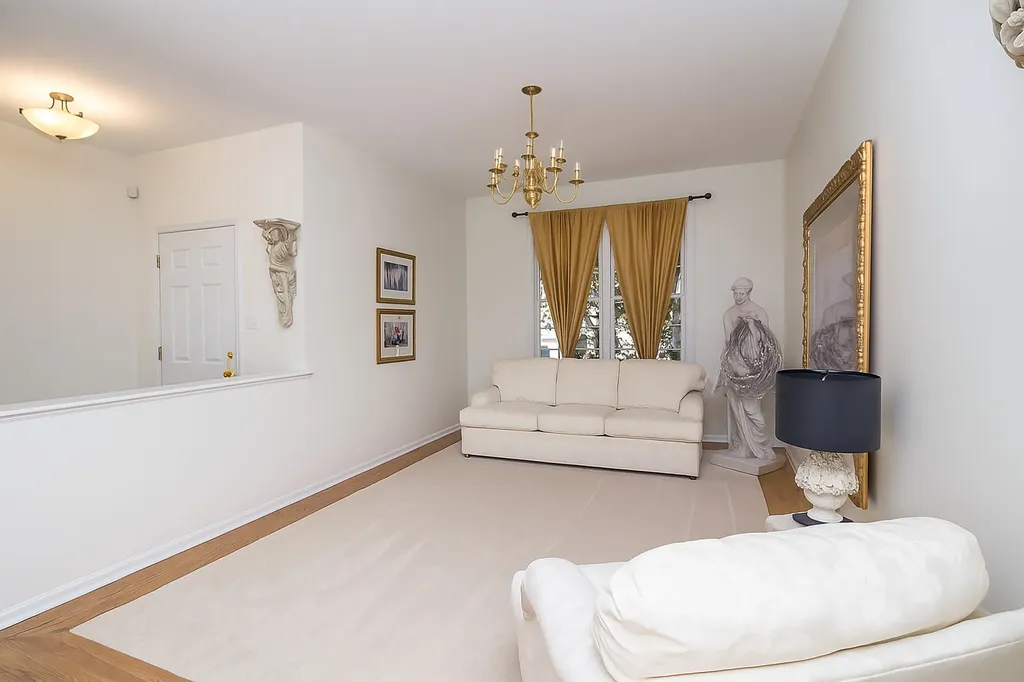 6 Sherwood Court Lake In The Hills IL 60156