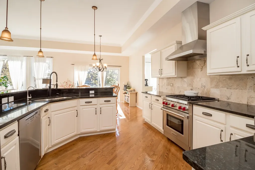 6 Sherwood Court Lake In The Hills IL 60156