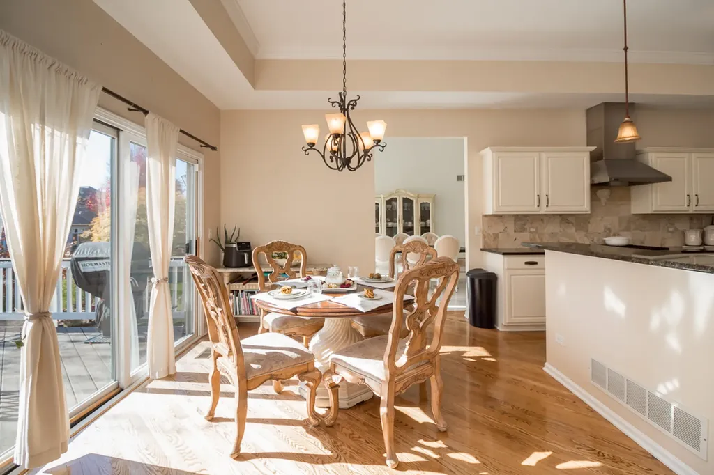 6 Sherwood Court Lake In The Hills IL 60156