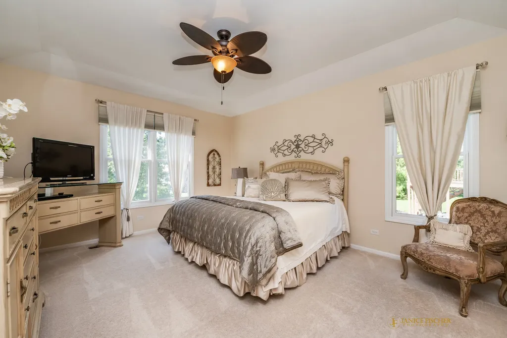 6 Sherwood Court Lake In The Hills IL 60156