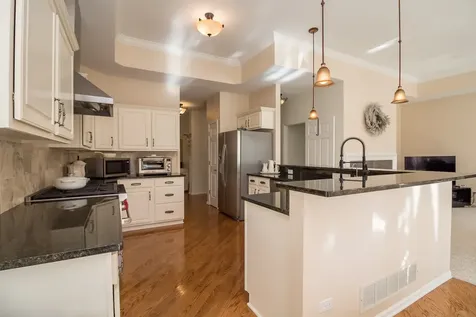 6 Sherwood Court Lake In The Hills IL 60156