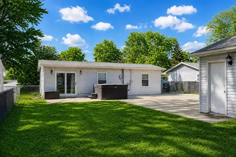 2006 East 7th Street Sterling IL 61081