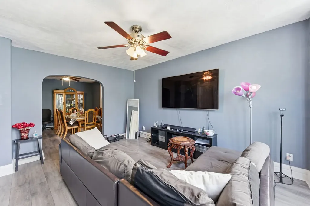 6433 South Aberdeen Street Chicago IL 60621