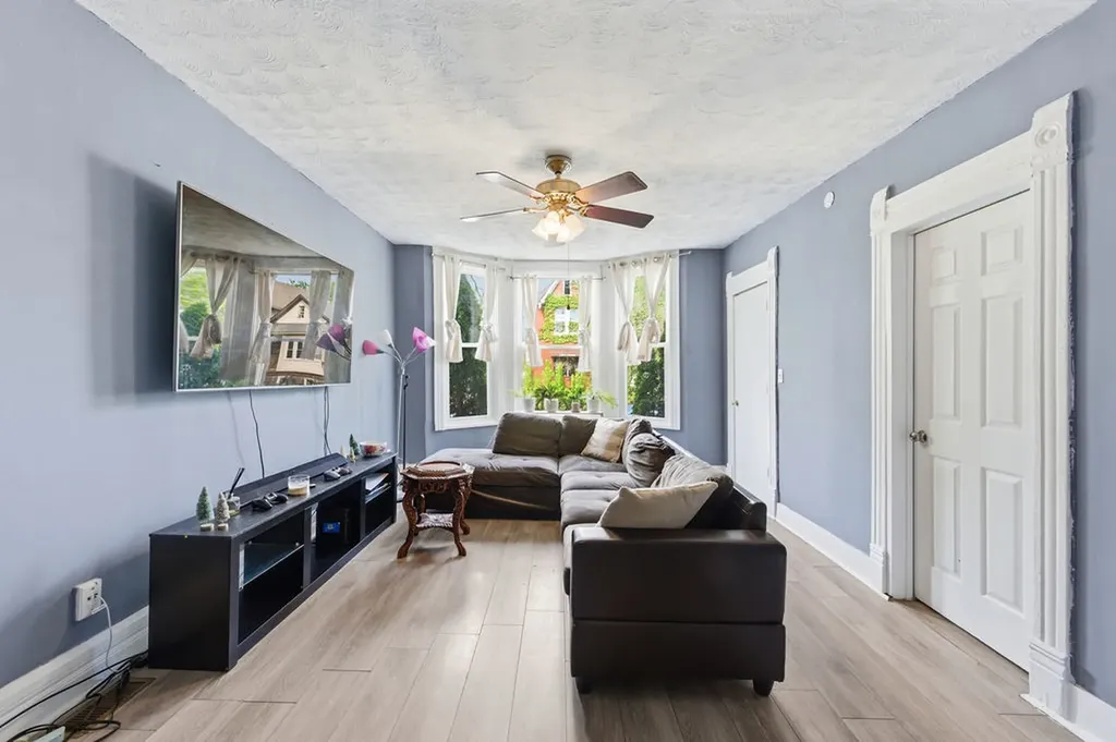 6433 South Aberdeen Street Chicago IL 60621