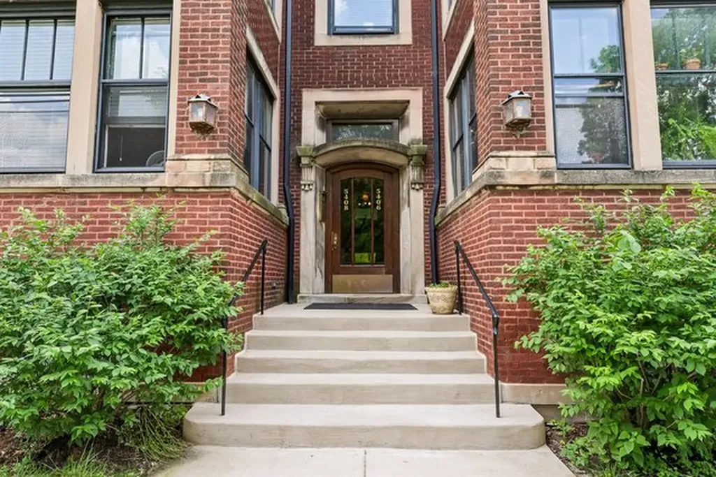 5406 South East View Park Chicago IL 60615