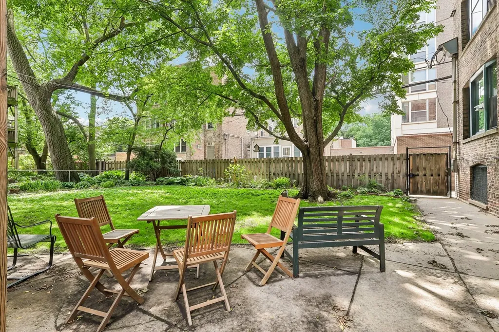 5406 South East View Park Chicago IL 60615