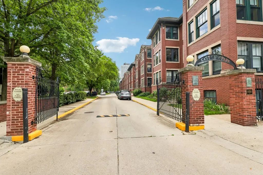 5406 South East View Park Chicago IL 60615